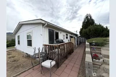 1634 Sunset Dr, Wenatchee, WA 98801 - Photo 2
