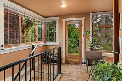 6553 21st Avenue NW, Seattle, WA 98117 - Photo 10