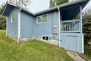 11049 18th Ave SW, Seattle, WA 98146 - Photo 2