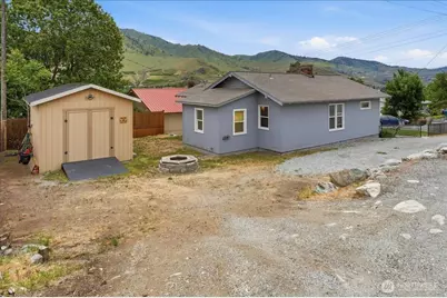 608 N Bradley Street, Chelan, WA 98816 - Photo 22