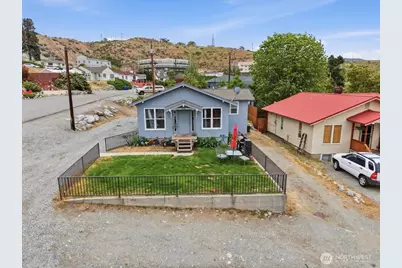 608 N Bradley Street, Chelan, WA 98816 - Photo 2
