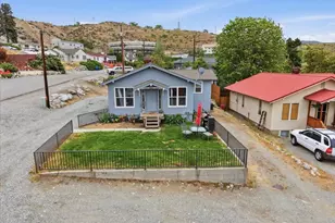 608 N Bradley St, Chelan, WA 98816 - Photo 2