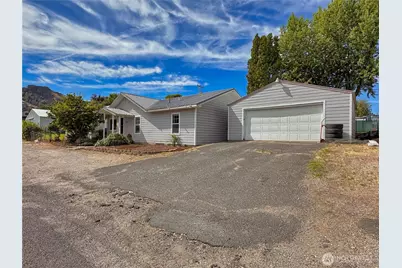 111 Washington Place, Electric City, WA 99123 - Photo 2