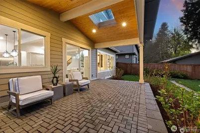 10610 NE 28th Street, Bellevue, WA 98004 - Photo 32