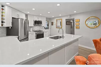 707 W Bertona Street, Seattle, WA 98119 - Photo 2