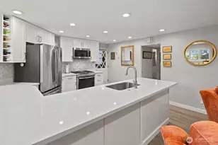 707 W Bertona St, Seattle, WA 98119 - Photo 2