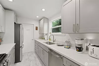 707 W Bertona Street, Seattle, WA 98119 - Photo 20