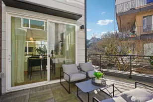 515 Howe, Seattle, WA 98109 - Photo 32