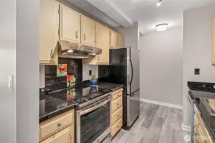 75 E Lynn St, Seattle, WA 98102 - Photo 8