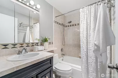 75 E Lynn Street #B, Seattle, WA 98102 - Photo 12