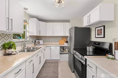 10417 17th Avenue SW, Seattle, WA 98146 - Photo 8