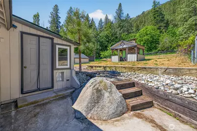 8494 Icicle Road, Leavenworth, WA 98826 - Photo 18