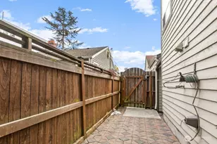 3633 22nd Ave W, Seattle, WA 98199 - Photo 4