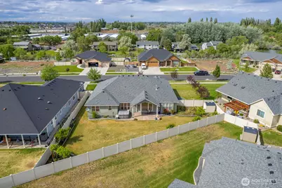419 S Astor Loop, Moses Lake, WA 98837 - Photo 4