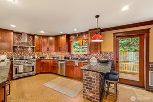 545 Holly Dr, Edmonds, WA 98020 - Photo 10