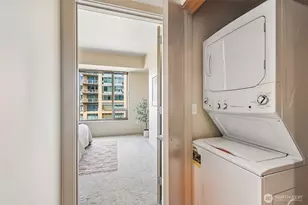 910 Lenora St, Seattle, WA 98121 - Photo 16