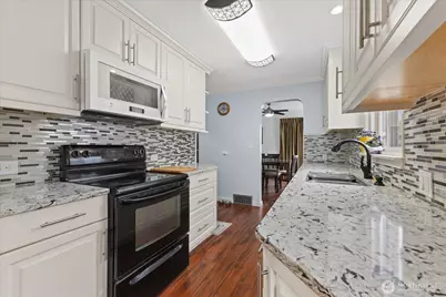 328 Garden Avenue N, Renton, WA 98057 - Photo 12