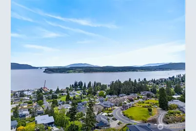 2915 17th Street, Anacortes, WA 98221 - Photo 2