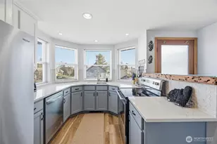 110 N 1st St, La Conner, WA 98257 - Photo 16