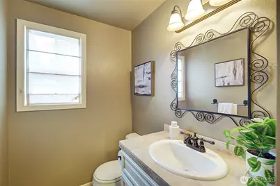 225 131st Avenue NE, Bellevue, WA 98005 - Photo 16