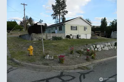 110 1st Street E, Tonasket, WA 98855 - Photo 2