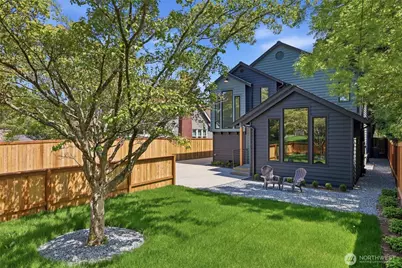 12562 17th Avenue NE, Seattle, WA 98125 - Photo 2