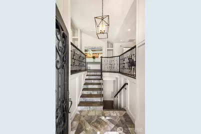 10510 NE 44th Street, Kirkland, WA 98033 - Photo 2