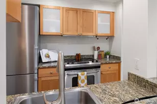 7600 Greenwood Ave N, Seattle, WA 98103 - Photo 8