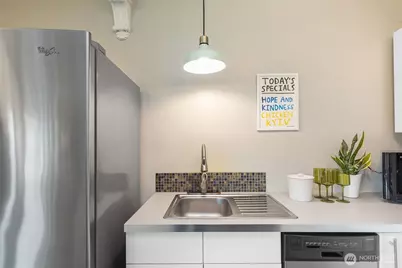 1136 13th Ave #305, Seattle, WA 98122 - Photo 10