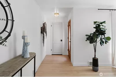 4076 NE 87th Street, Seattle, WA 98115 - Photo 2