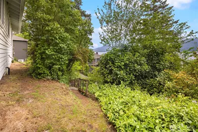 3027 E Lake Sammamish Parkway SE, Sammamish, WA 98075 - Photo 12