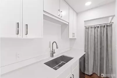 3423 W Government Way #8, Seattle, WA 98199 - Photo 6
