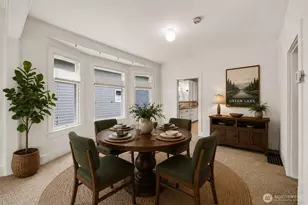 7843 Stroud Ave N, Seattle, WA 98103 - Photo 10