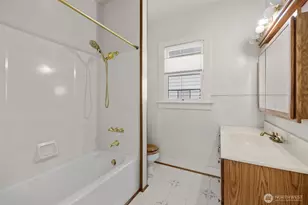 7843 Stroud Ave N, Seattle, WA 98103 - Photo 24