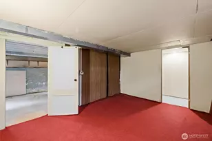 7843 Stroud Ave N, Seattle, WA 98103 - Photo 36