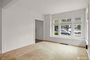 7843 Stroud Ave N, Seattle, WA 98103 - Photo 12