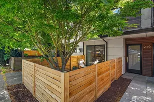219 12th Ave E, Seattle, WA 98102 - Photo 24