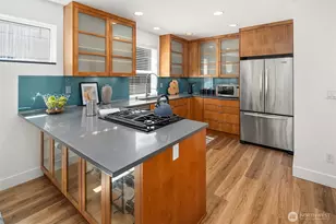 219 12th Ave E, Seattle, WA 98102 - Photo 2