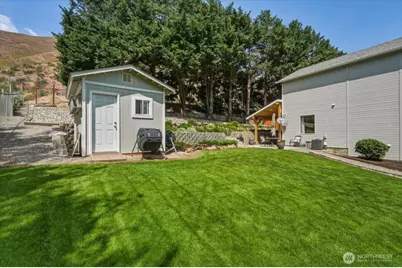 2432 Jeffrey Court, Wenatchee, WA 98801 - Photo 32