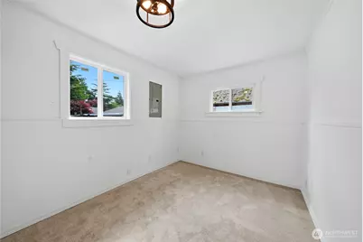 10330 Stone Avenue N, Seattle, WA 98133 - Photo 32