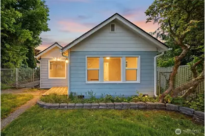 10330 Stone Avenue N, Seattle, WA 98133 - Photo 1