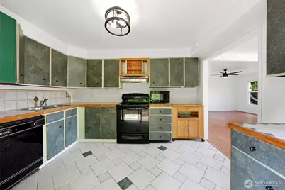 10330 Stone Avenue N, Seattle, WA 98133 - Photo 18