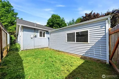 10330 Stone Avenue N, Seattle, WA 98133 - Photo 4