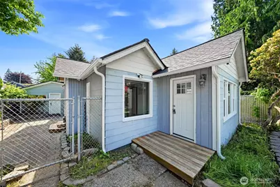 10330 Stone Avenue N, Seattle, WA 98133 - Photo 2