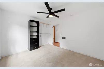 10330 Stone Avenue N, Seattle, WA 98133 - Photo 16