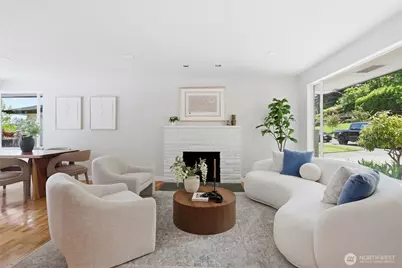 2830 23rd Avenue W, Seattle, WA 98199 - Photo 2