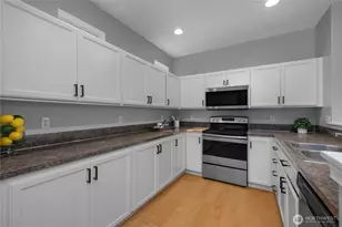 7604 Traditions Ave NE, Lacey, WA 98516 - Photo 2