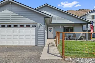 200 W Pleasant Ave, Cashmere, WA 98815 - Photo 2