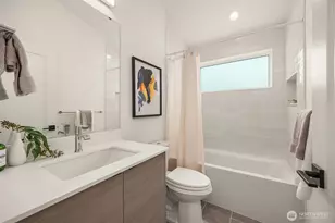 104 NE 44th St, Seattle, WA 98105 - Photo 12