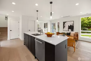 104 NE 44th St, Seattle, WA 98105 - Photo 4